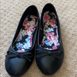 Arizona black flats size 6